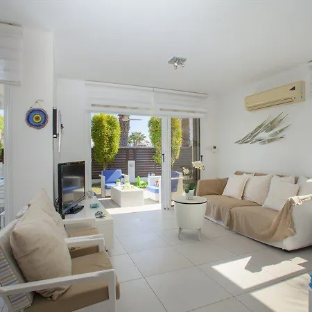 The Ultimate Guide To Renting Your 5 Star 07 וילה פרוטאראס